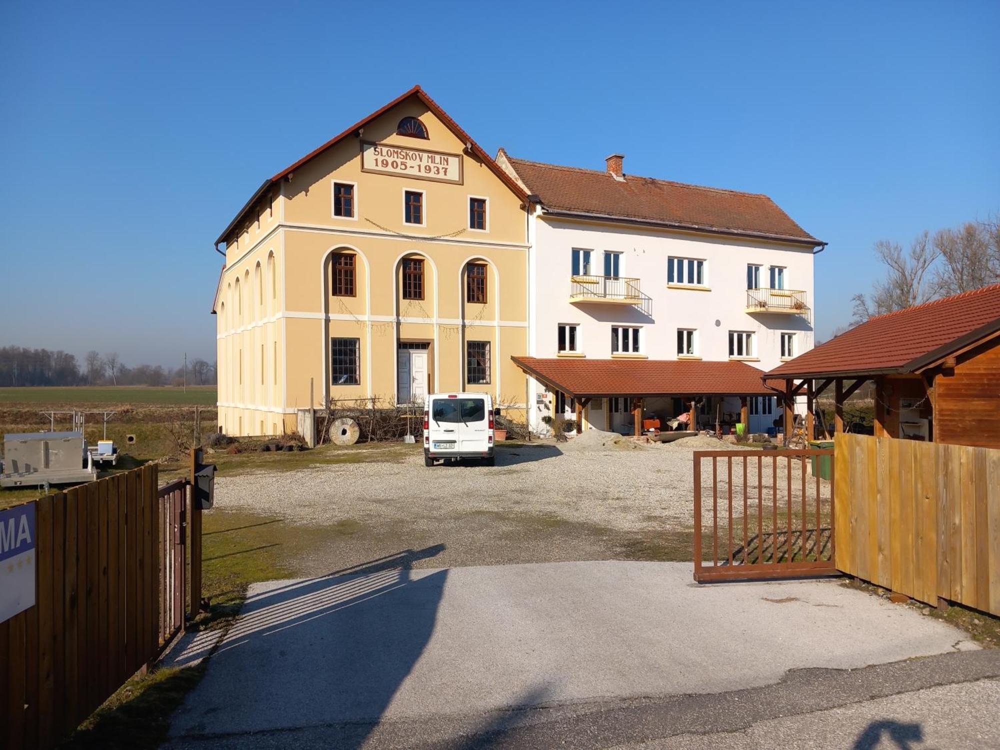 Mill House Apartment And Camping Лютомер Экстерьер фото